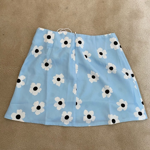 SOLD ON MERC@RI - Picture 2 of 3